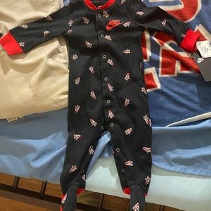Nike onesie 6months